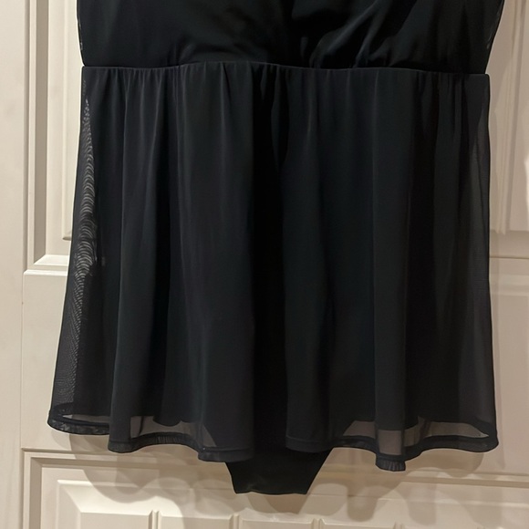 Torrid Woman’s One Piece Swimsuit size 2X - Picture 5 of 14